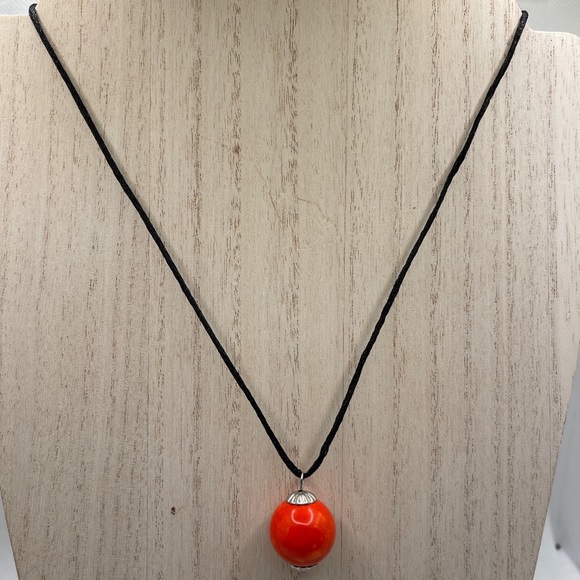 Red  and Black Necklace - Picture 5 of 8